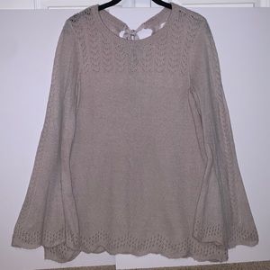 LC Light Weight Bell Sleeve Sweater Size M